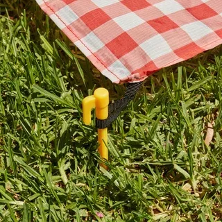 Kikkerland Gingham Picnic Blanket